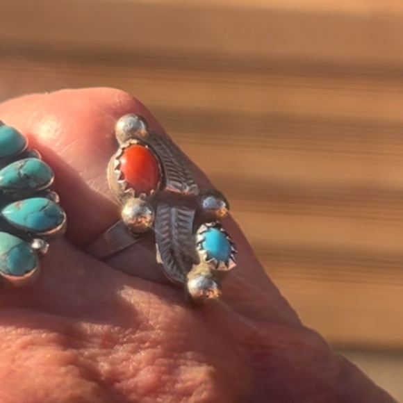 SIGNED STERLING TURQUOISE  RED CORAL RING - SZ  6 1/4 - Picture 3 of 9